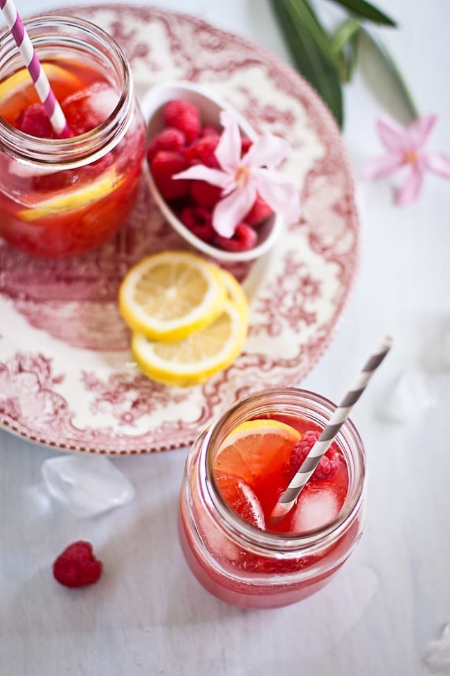 Simple Raspberry Lemon Sun Tea Recipe - Bird's Eye Meeple