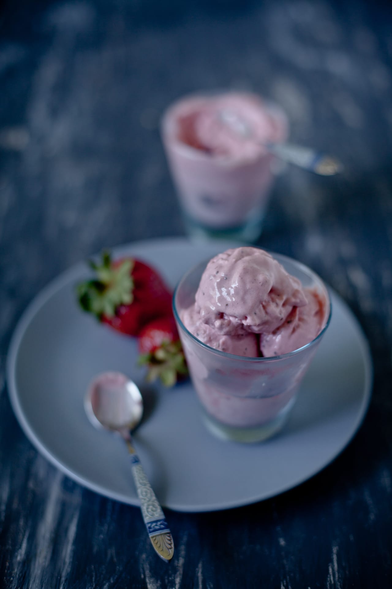 Roasted Strawberries Frozen Yogurt | Playful Cooking