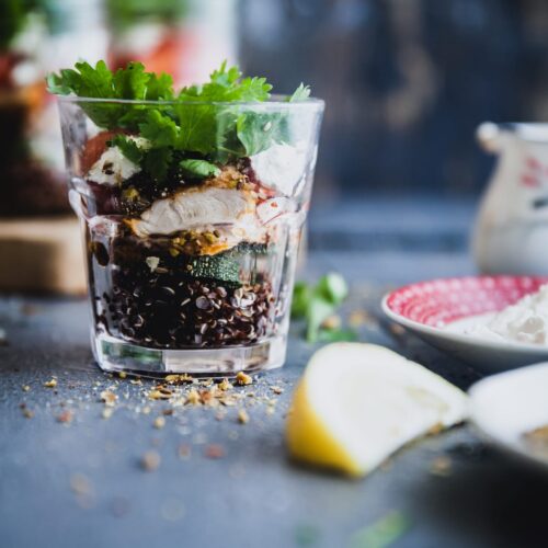 chicken and quinoa mason jar salad 01 1