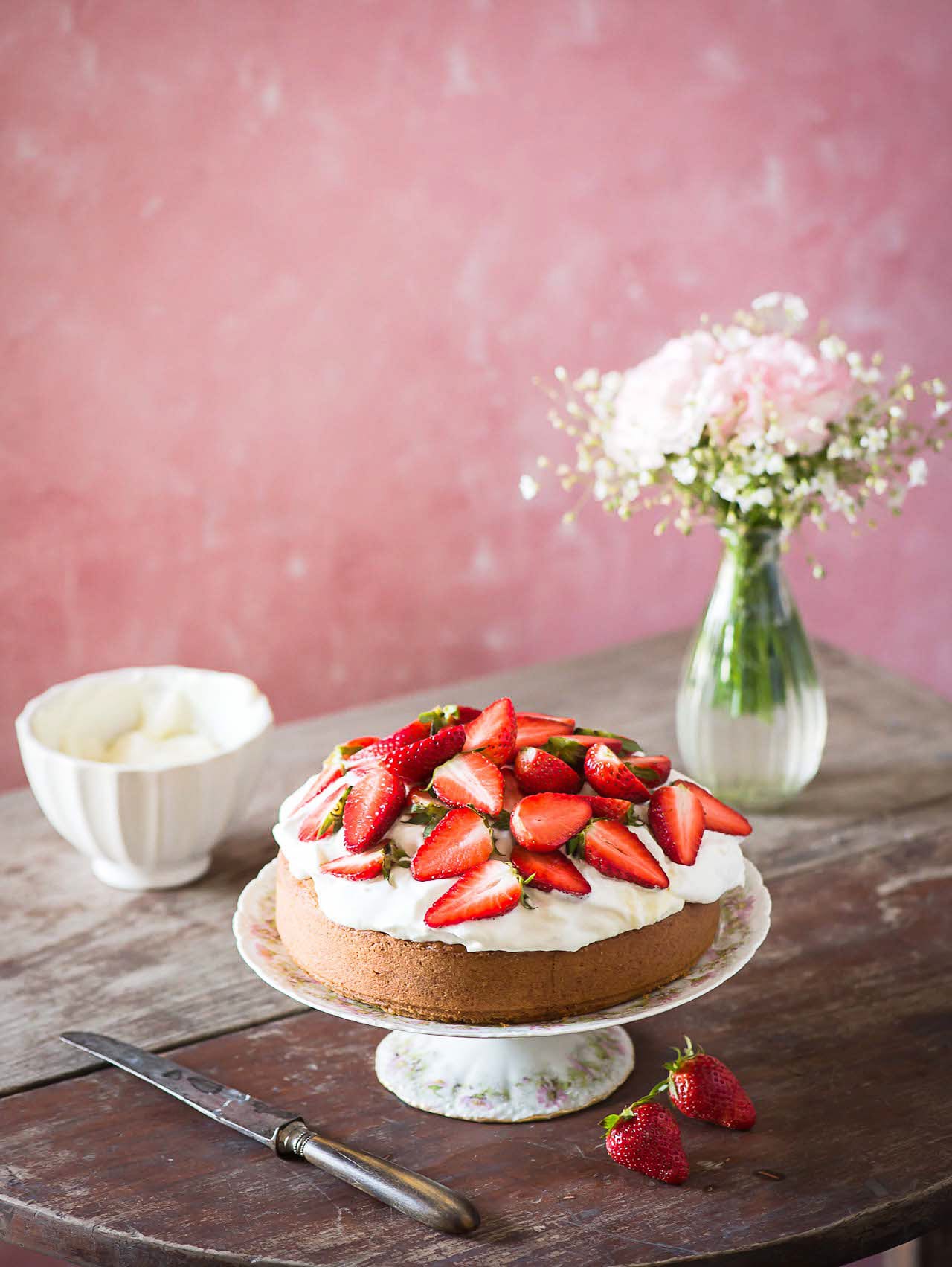Roasted Almonds Cake With Strawberries & Cream (The White Ramekins) | Playful Cooking