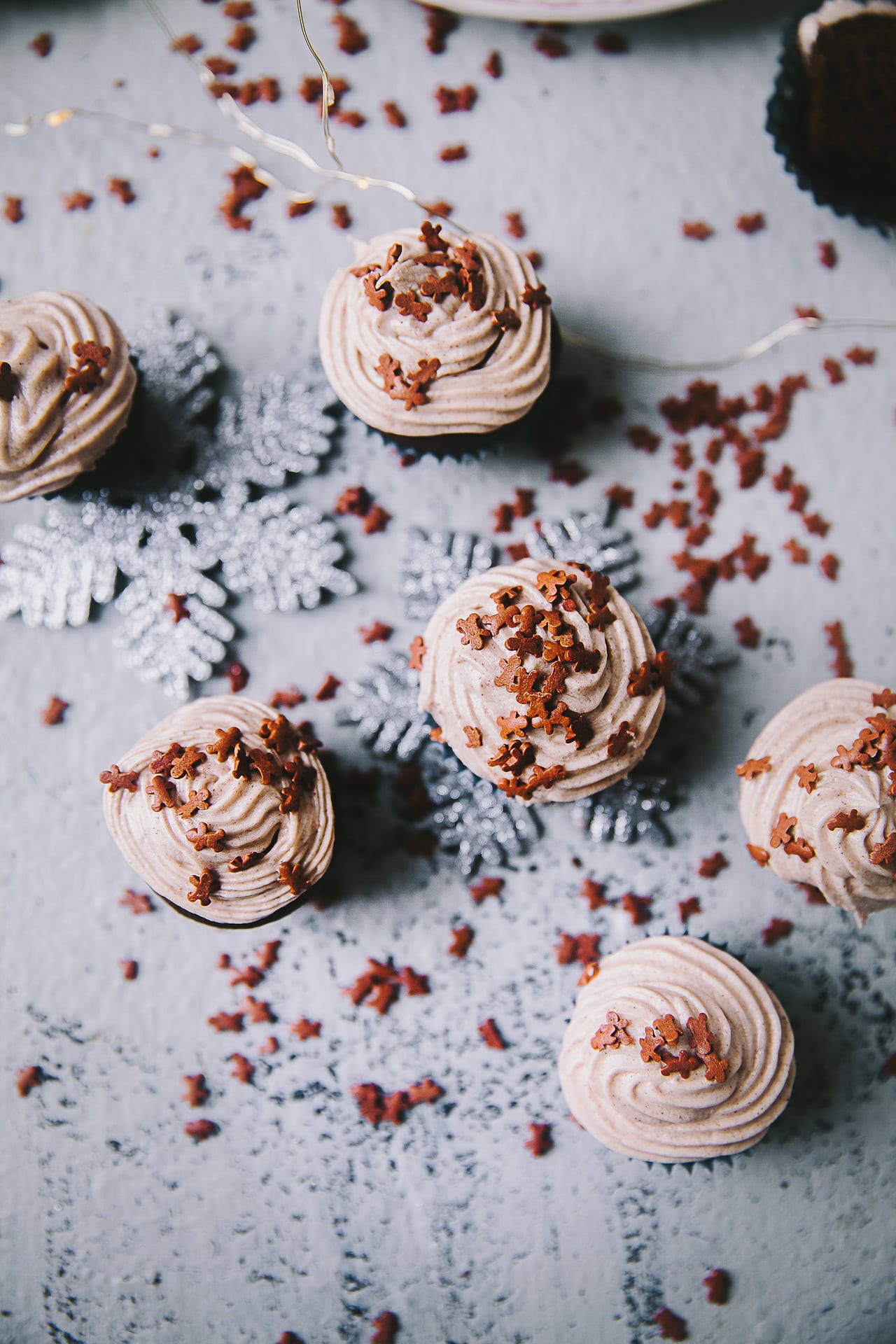 Mini bite size chocolate cupcake | Playful Cooking #cupcakes #gingerbread #cupcakes #buttercream #foodphotography