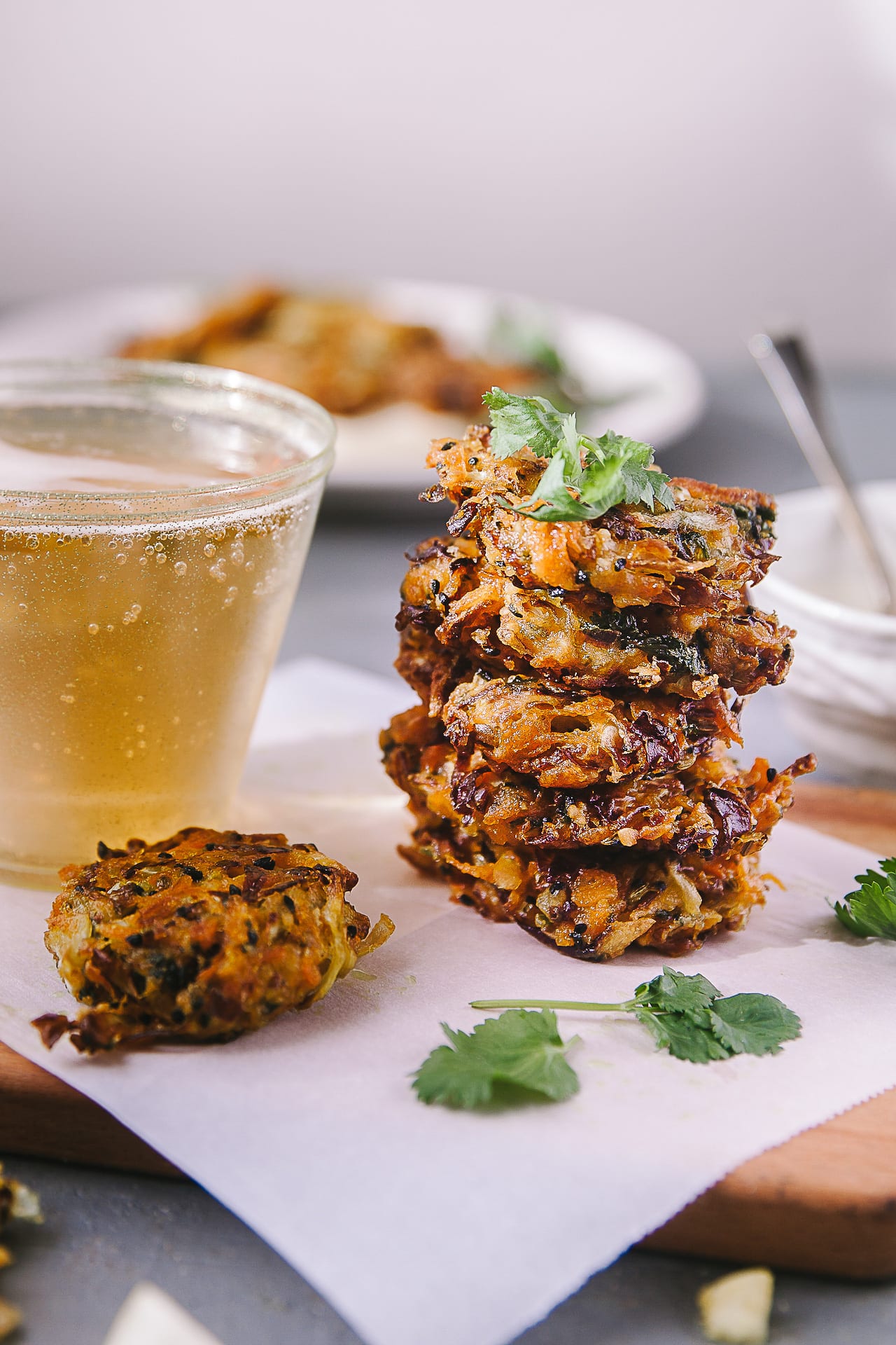 EASY with NO EGGS Crispy Cabbage and Carrot Fritters is a perfect snack for any day! #cabbage #carrot #fritters #foodphotography #vegetarian