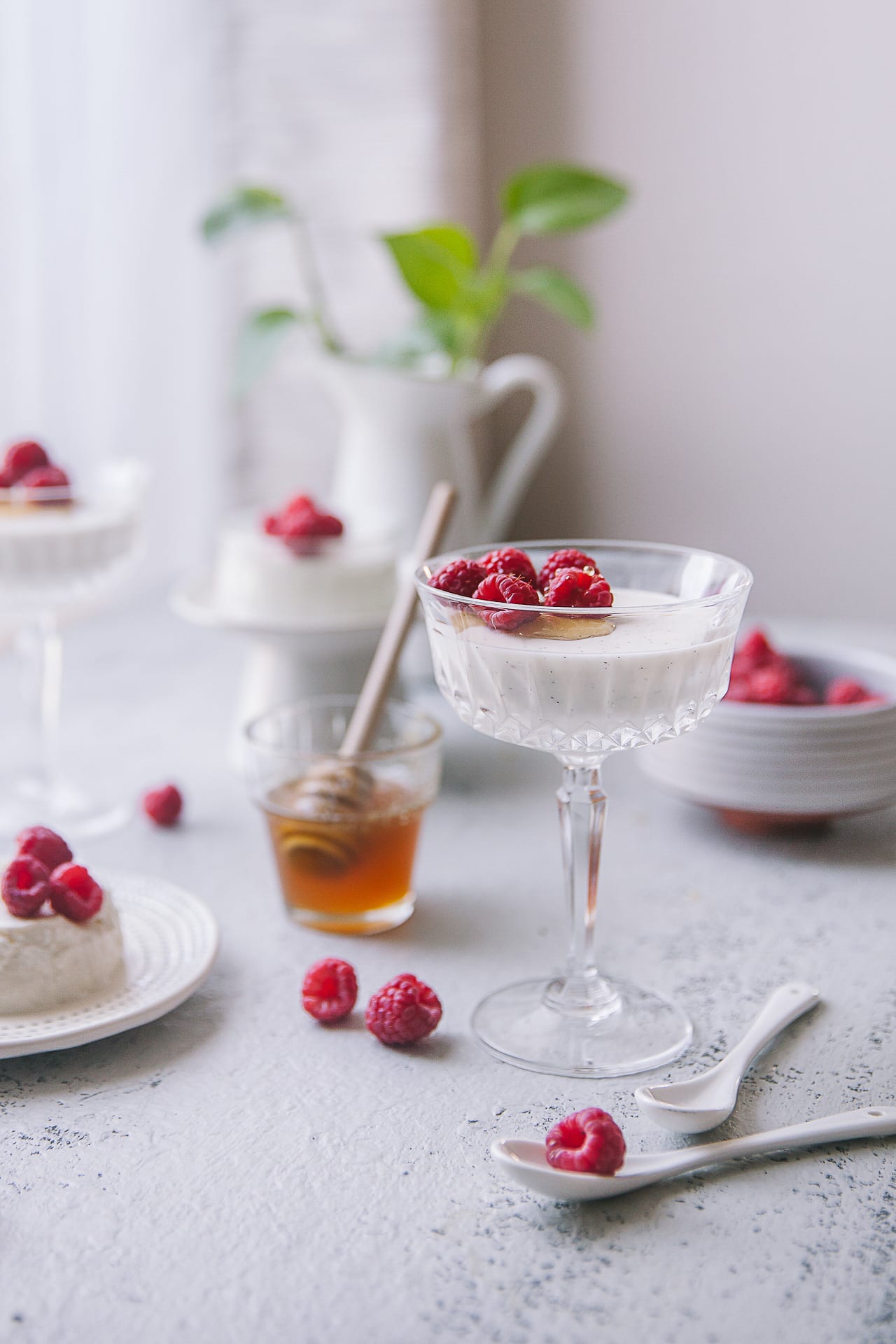 Smooth to the palate with a melt-in-mouth feel, Yogurt Honey Panna Cotta is great for any occasions! (PLAYFUL COOKING) #honey #yogurt #pannacotta