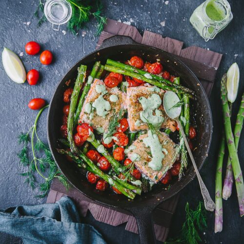 15 Minutes Salmon and Vegetable with Yogurt Mustard Dill Sauce. Easy Spring meal #asparagus #dill #sidedish #mustard #yogurt