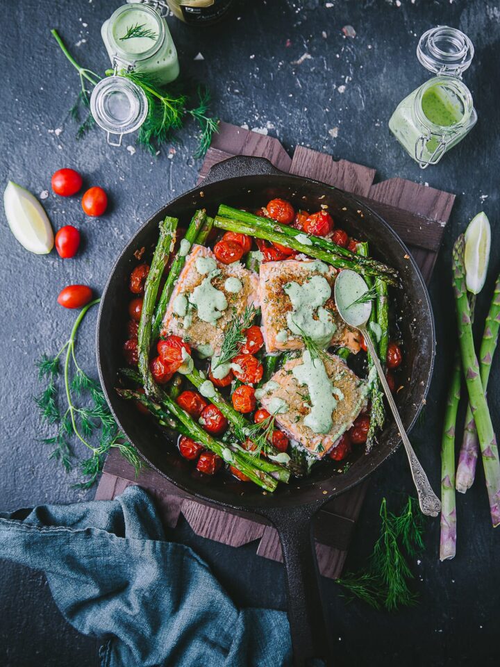 15 Minutes Salmon and Vegetable with Yogurt Mustard Dill Sauce. Easy Spring meal #asparagus #dill #sidedish #mustard #yogurt