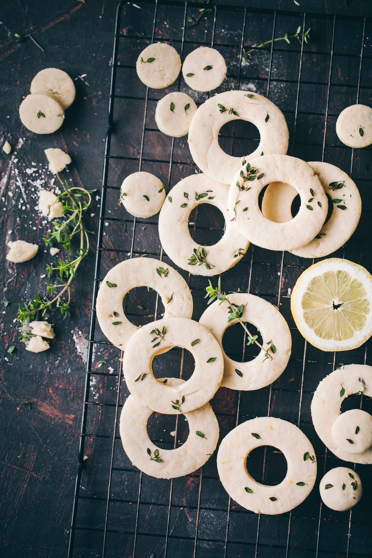 Lemon Thyme Shortbread Cookies | Playfulcooking #cookies #shortbread #lemon #thyeme #foodphotography #foodstyling 