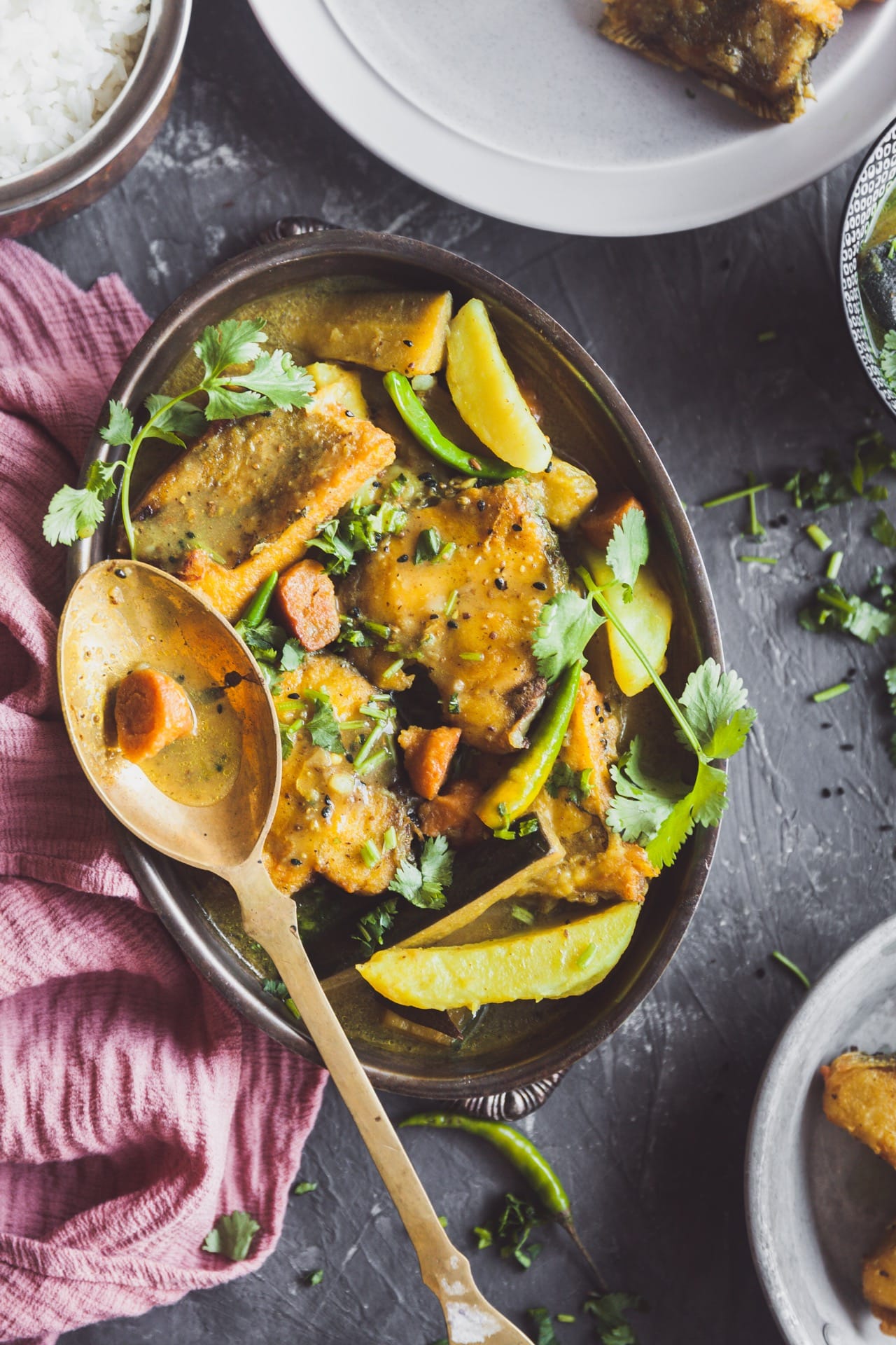 Macher Jhol Aloo Begun Diye #fishcurry #bengalifishcurry #macherjhol #foodphotography