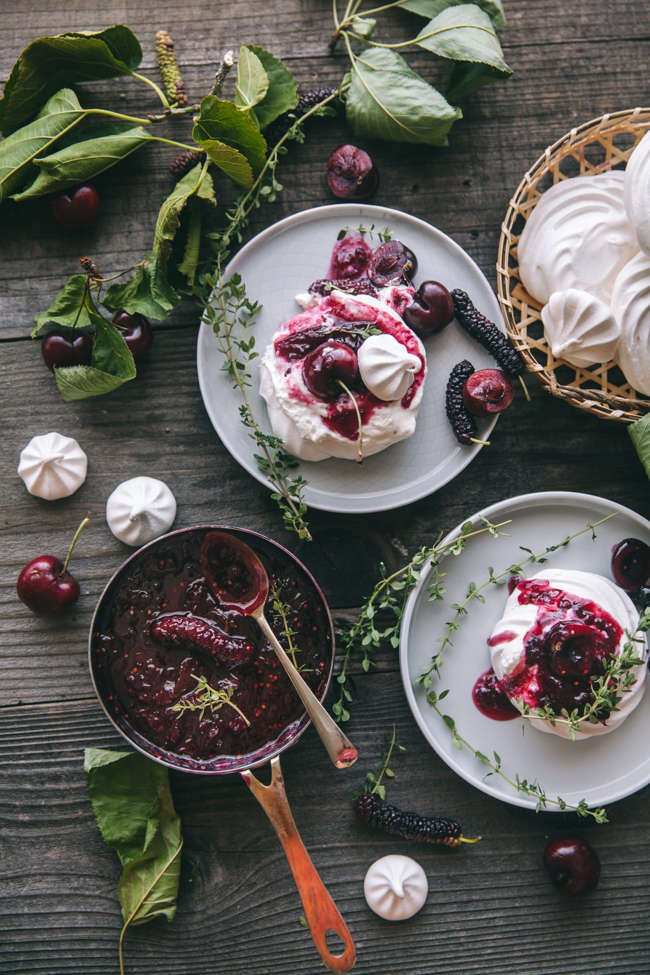 Mini Pavlovas with fruits and thyme compote | #foodphotography #foodstyling #recipe #pavlovas #summerdeesert