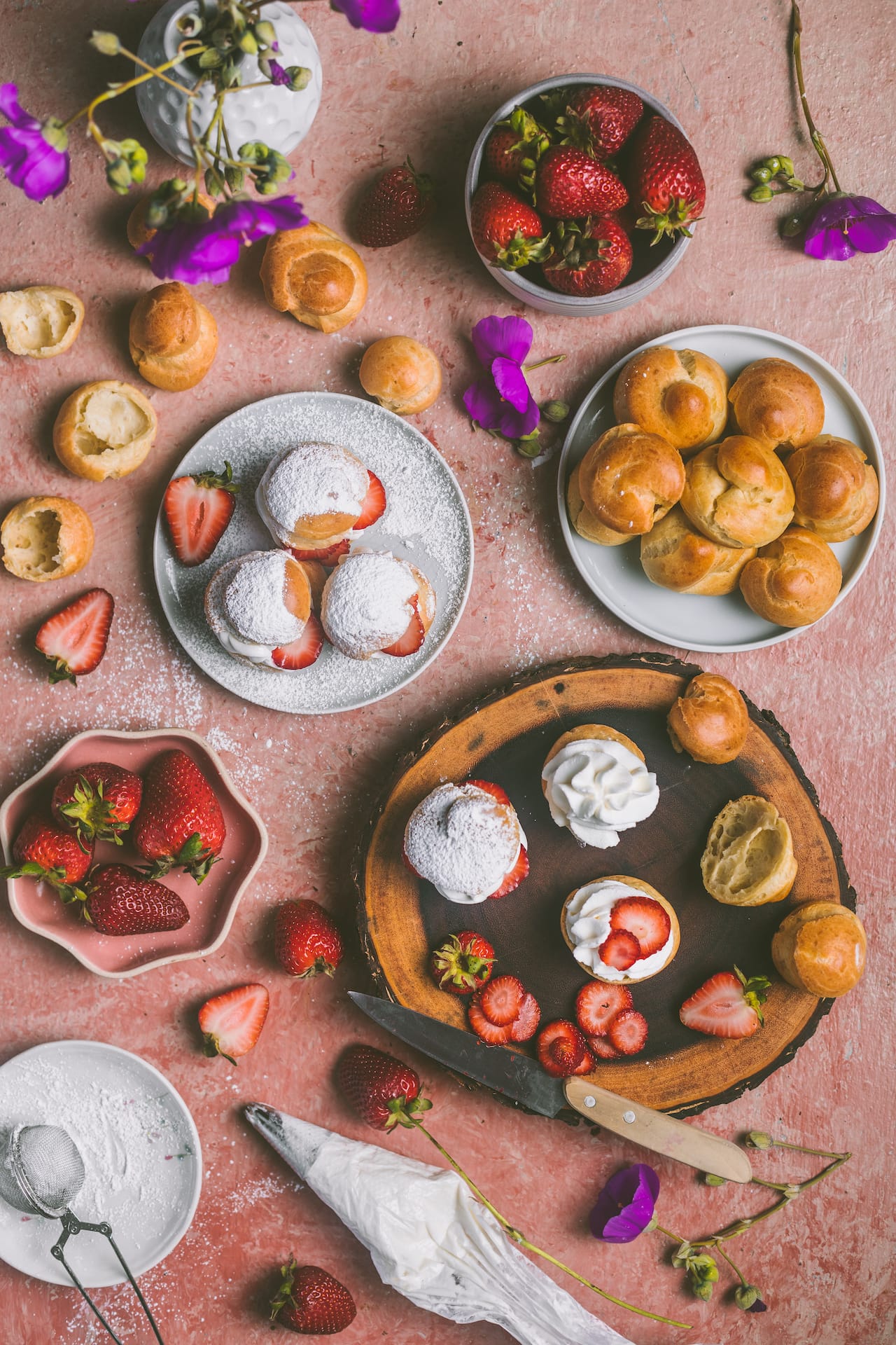 Cream Puffs with mascarpone cheese and strawberries