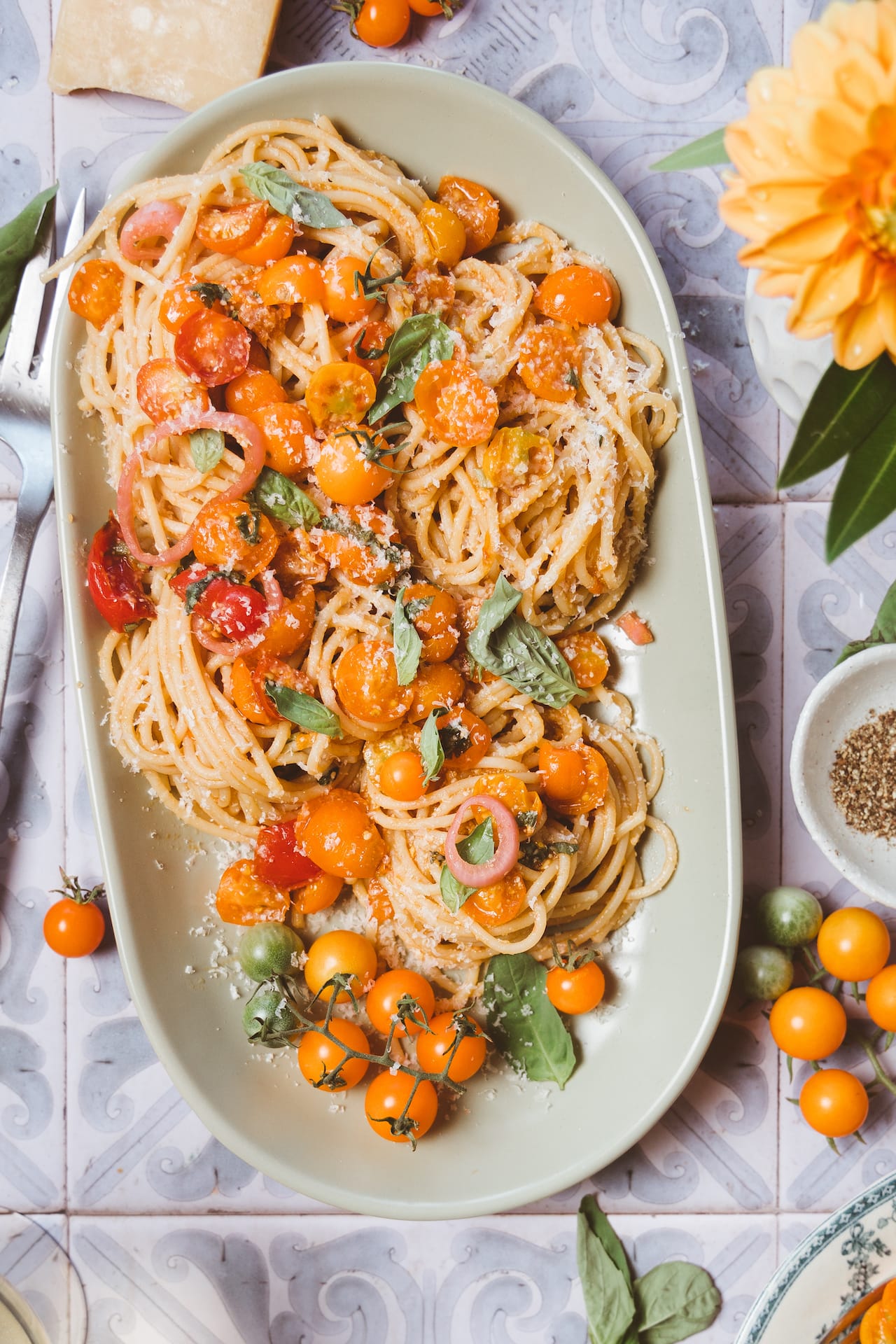 Spaghetti al Pomodoro Crudo (pasta in raw tomato sauce)