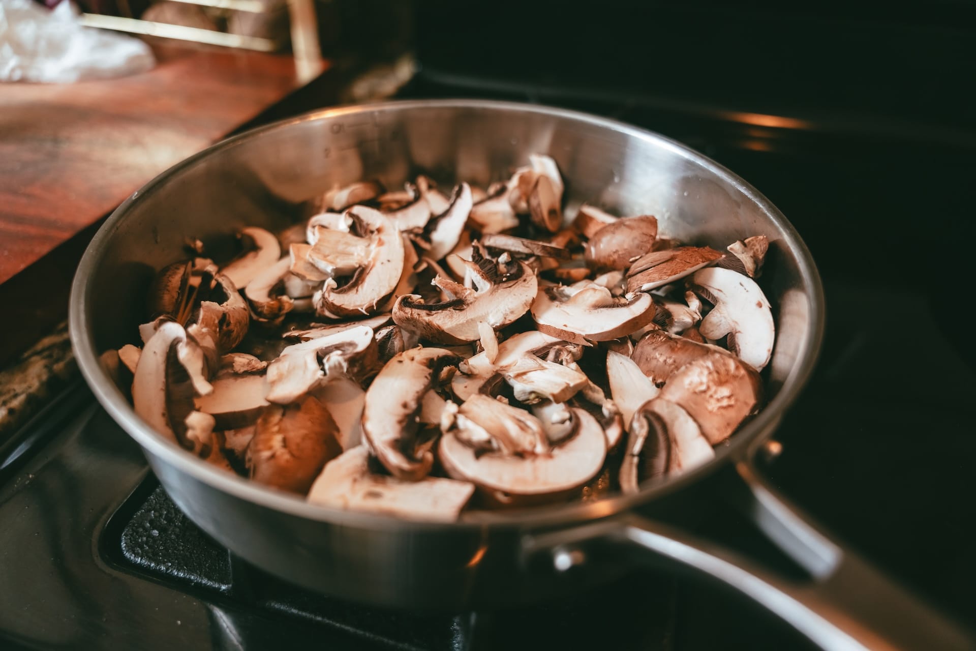 Layer sliced mushroom on the pan
