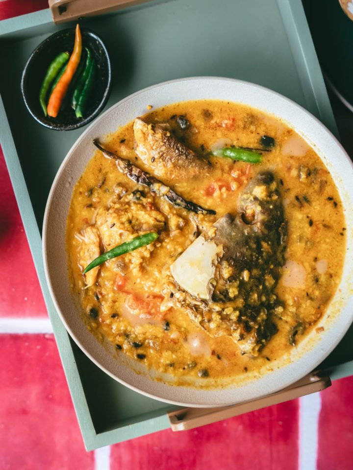Macher Matha Diye Dal