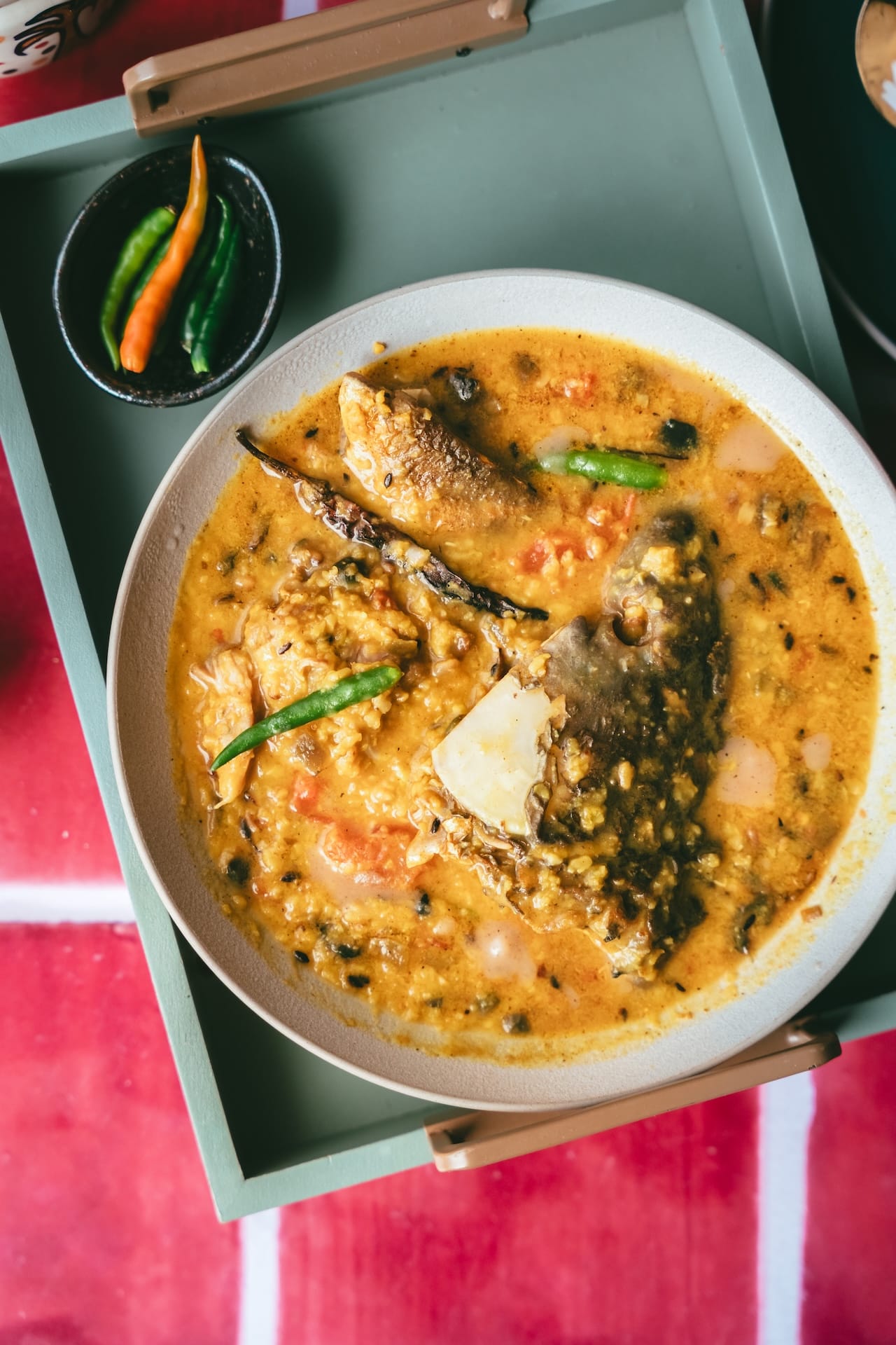 Macher Matha Diye Dal