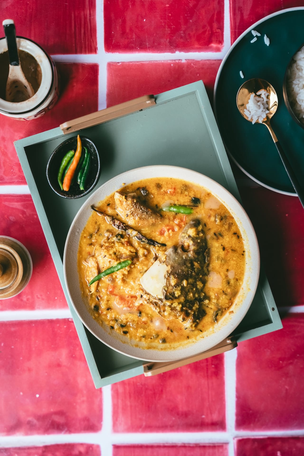 Macher Matha Diye Dal